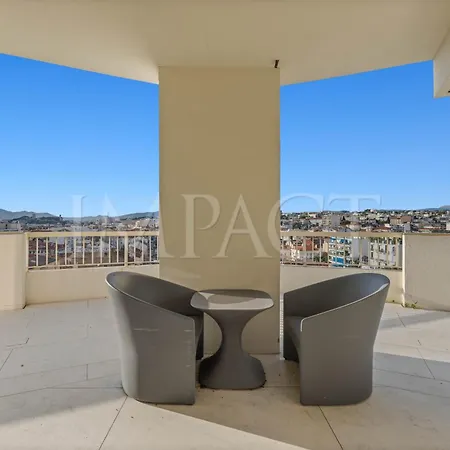 Ref 2027 - Centre - For Rent *