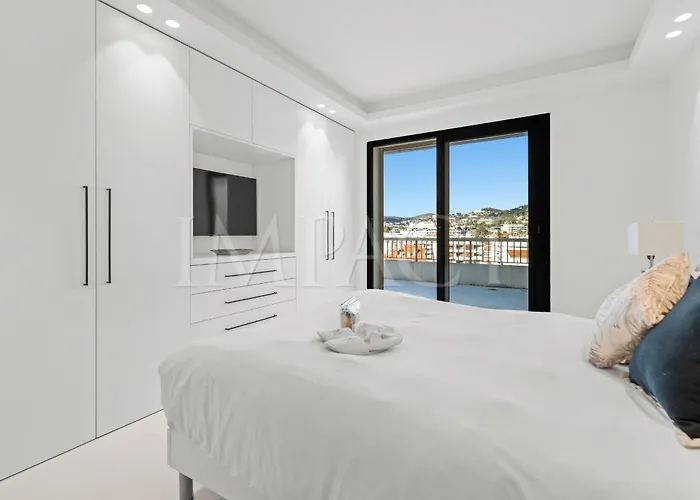 Ref 2027 - Centre - For Rent