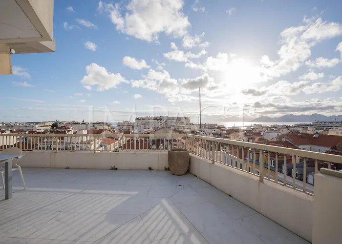 Ref 2027 - Centre - à Louer Appartement Cannes