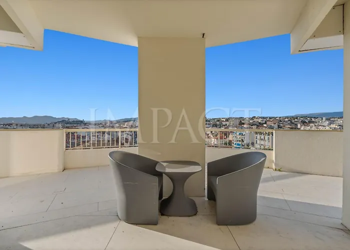 Ref 2027 - Centre - For Rent *