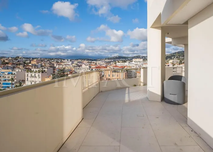 Ref 2027 - Centre - For Rent Cannes